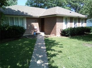 2804 S 15th St, Leavenworth, KS 66048