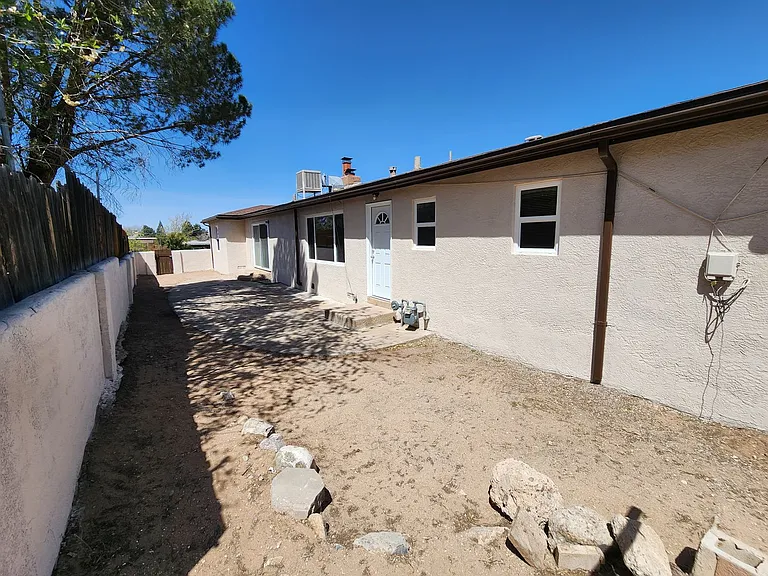 4600 Mountain Rd NE — Photo 5