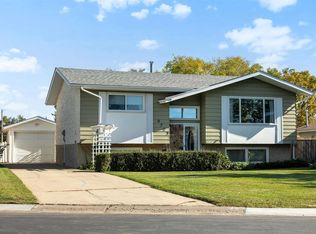 9703 104th St, Morinville, AB T8R 1C9