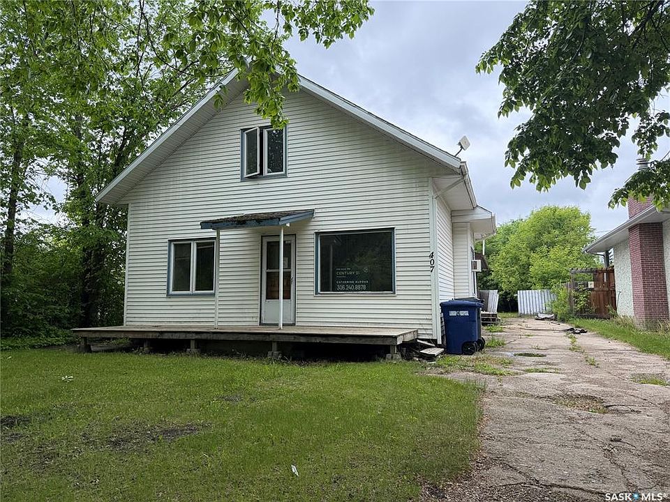 1st image of 407 2nd STREET E