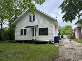 407 2nd St E, Meadow Lake, SK S9X1E8