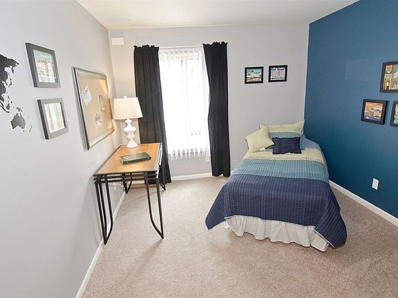 CampusHill_Bedroom_Spring2014_3