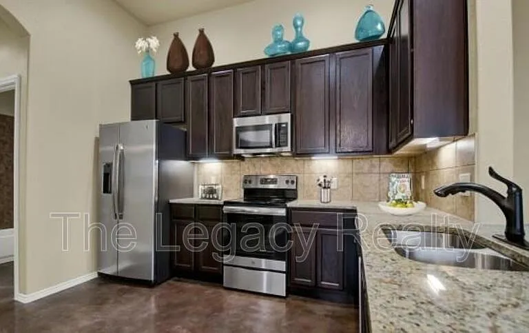 337 Emma Dr — Photo 3