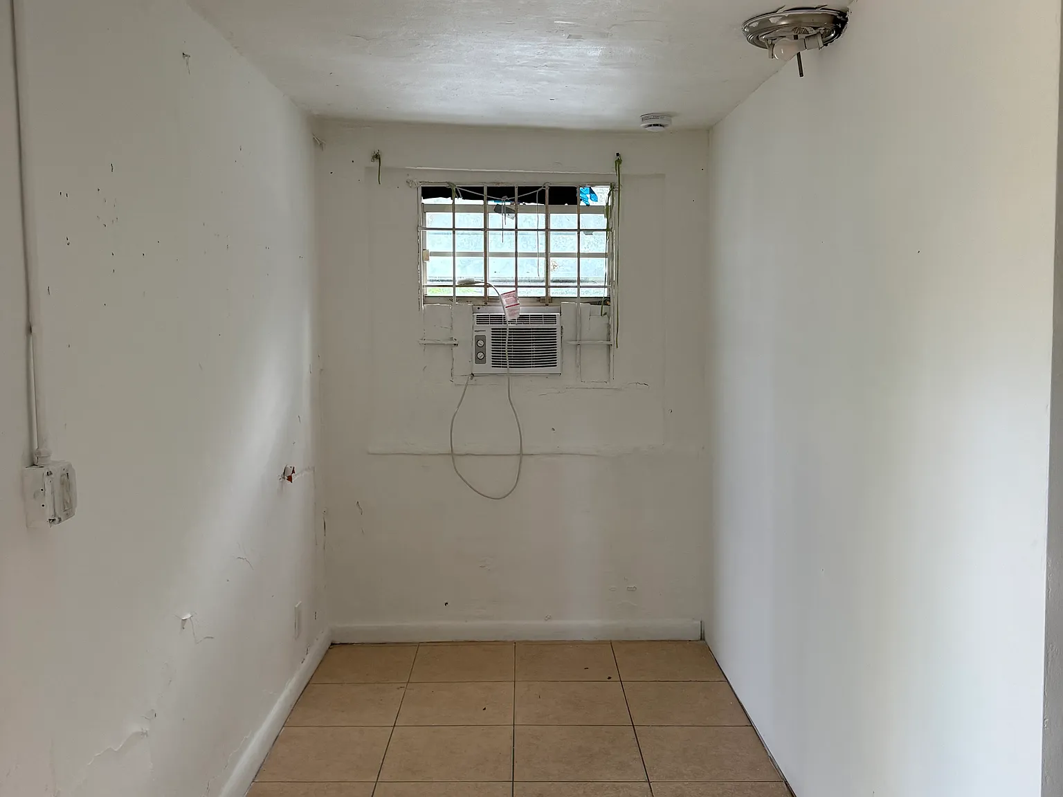1 bed, 350 sqft, $1,000 — Photo 4