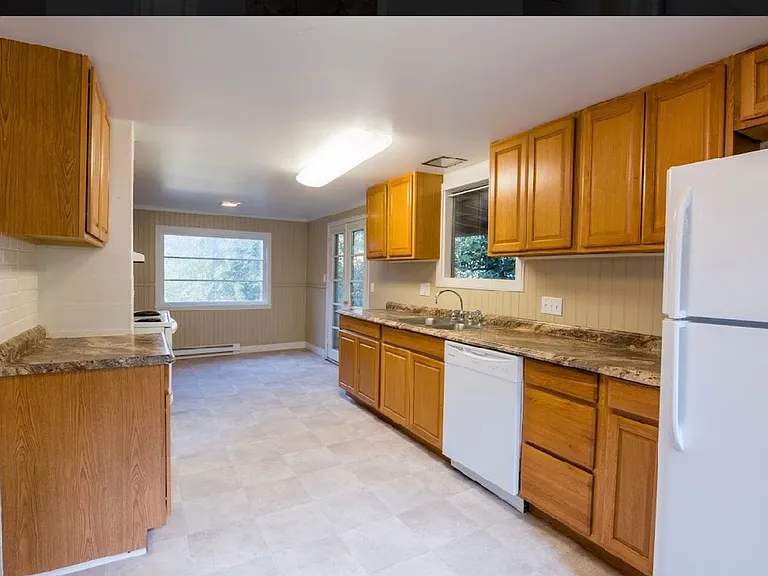 1697 Riverview St — Photo 11