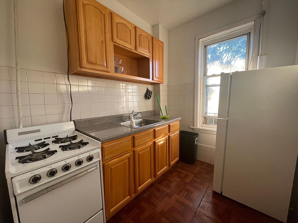 1st image of 2385 Walton Ave #3