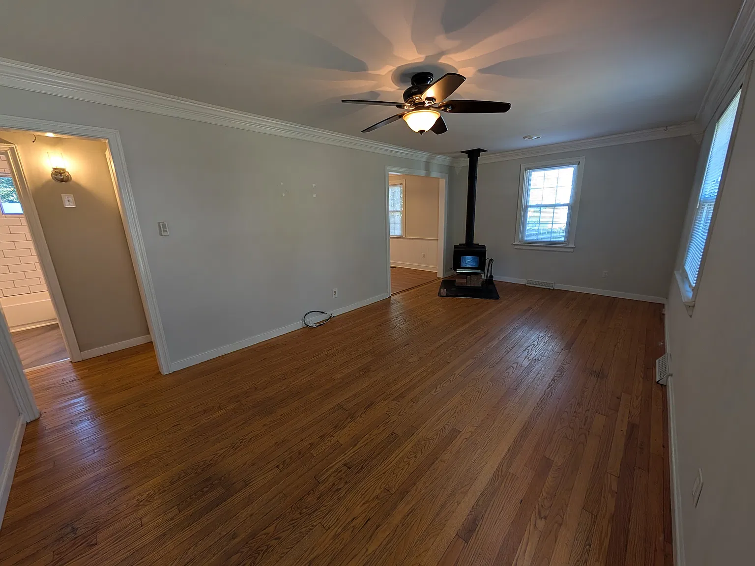 3 bed, 1020 sqft, $2,100 — Photo 3