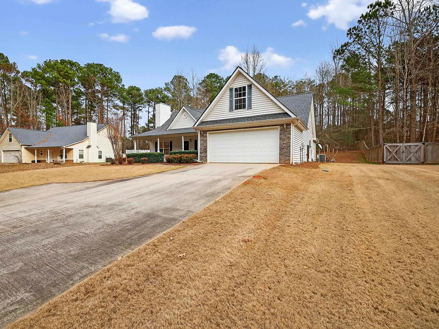 3 bed, 2.0 bath, 1852 sqft, $2,400 — Photo 3