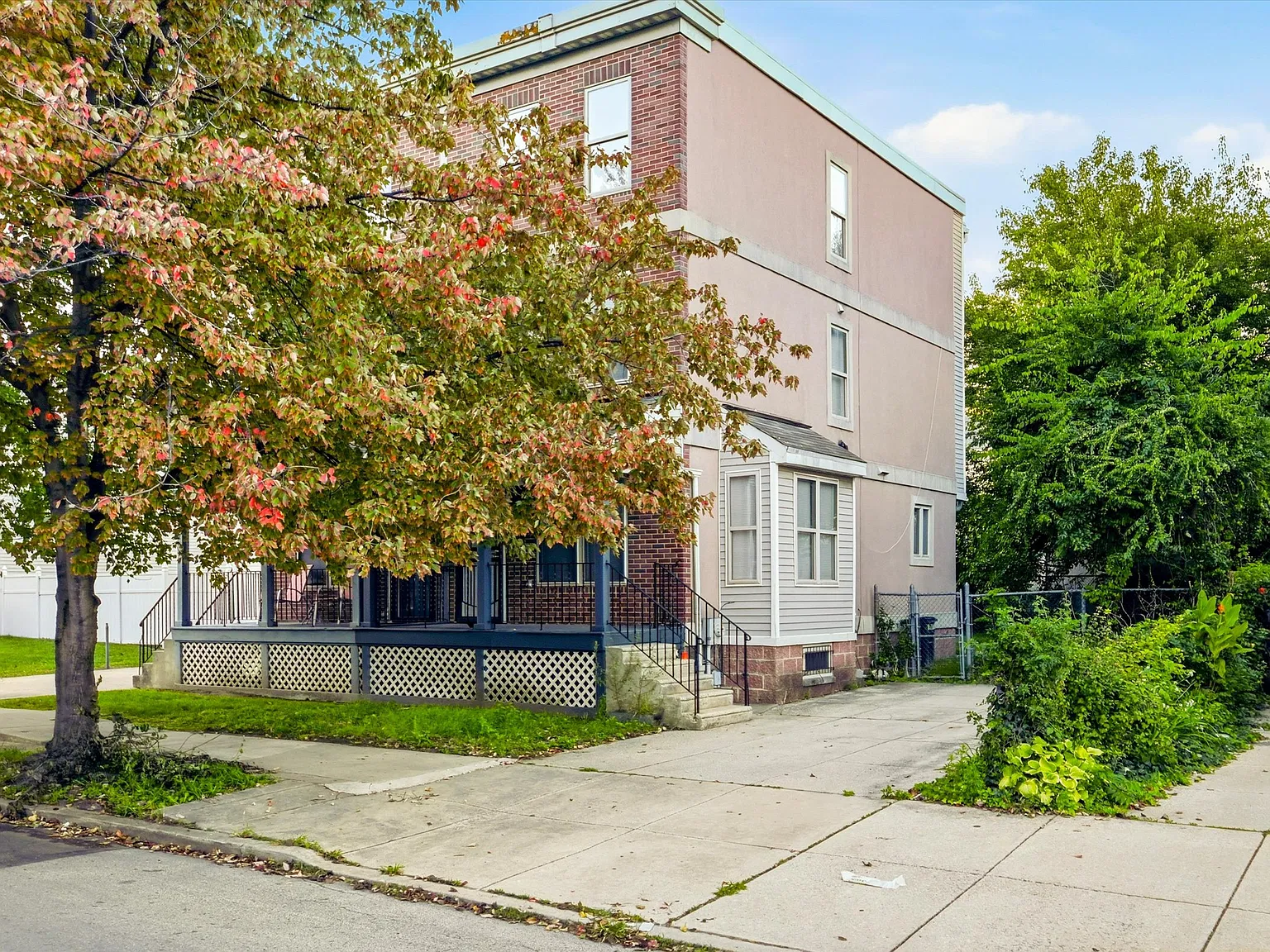 4 bed, $2,500 — Photo 4