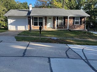 1005 Dorne Dr, Ballwin, MO 63021