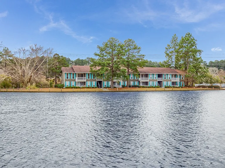 Sandpiper Apartments — Photo 28
