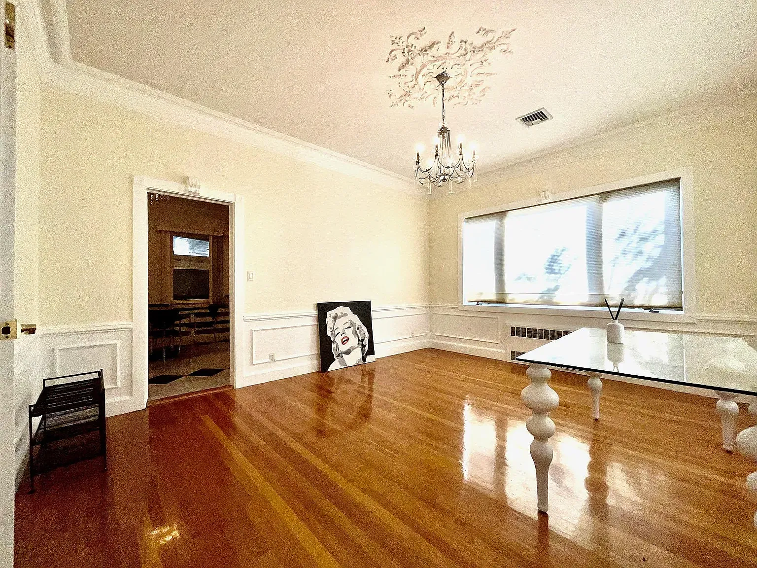 3 bed, 2.5 bath, 2500 sqft, $6,000 — Photo 2
