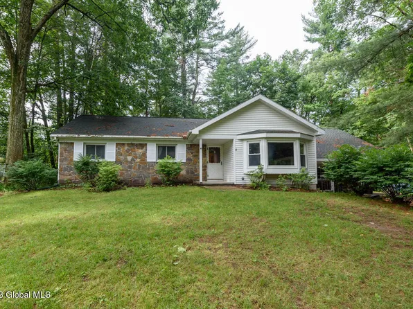 10 Pine Ridge Drive, Guilderland, NY 12084
