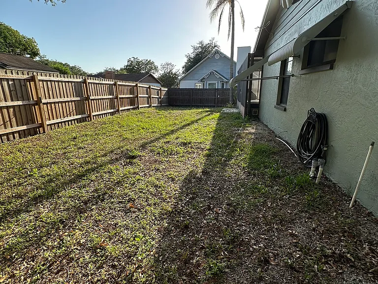 1041 Sawyers Ct — Photo 3
