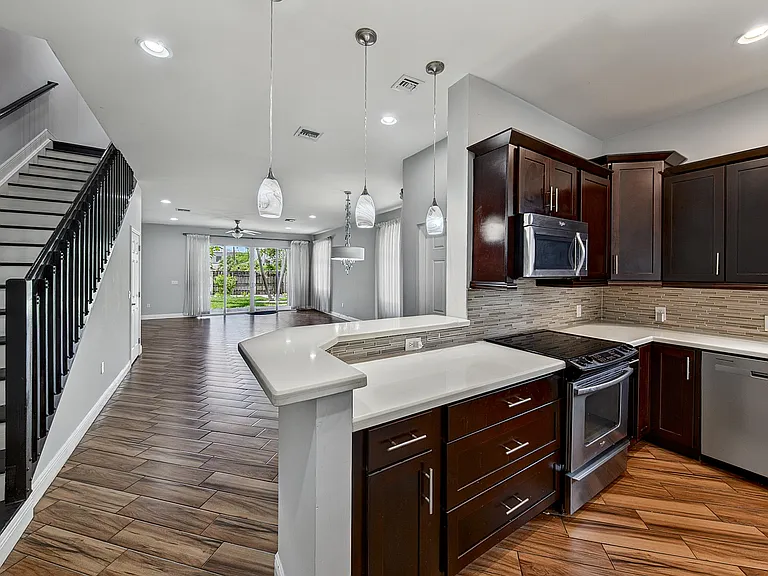 1135 NE 3rd Ave — Photo 24