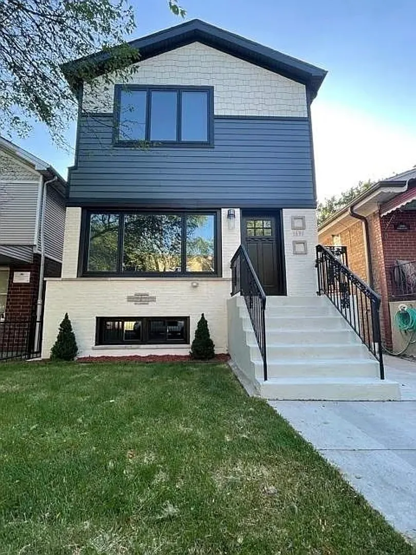1638 N Hamlin Ave photo 1