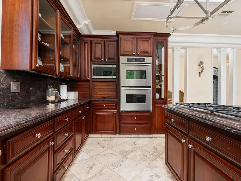 14215 Killarney Dr — Photo 23
