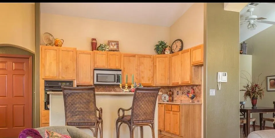 5 bed, 2348 sqft, $4,000 — Photo 4