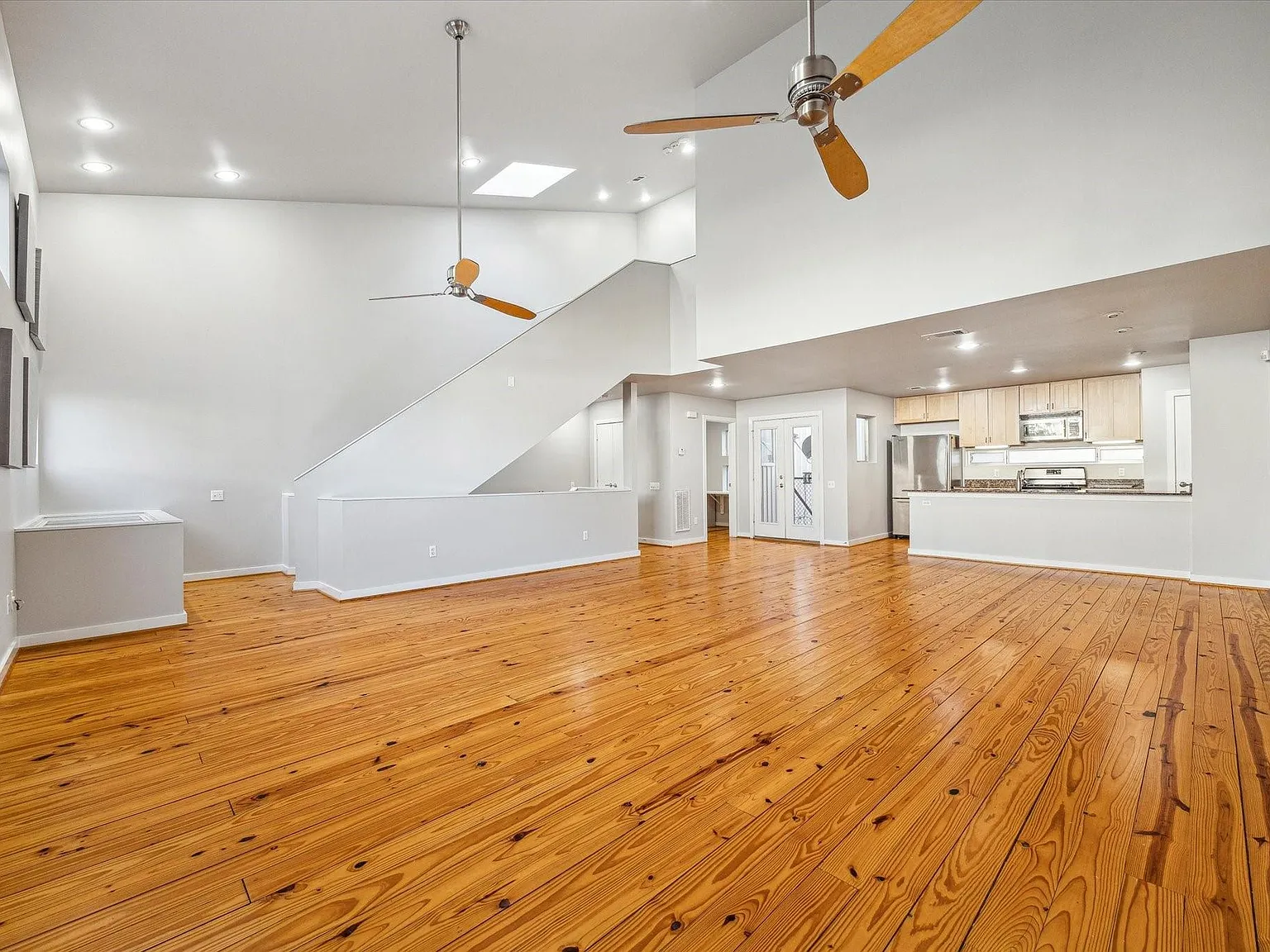 2 bed, 2.0 bath, 1938 sqft, $2,550 — Photo 3