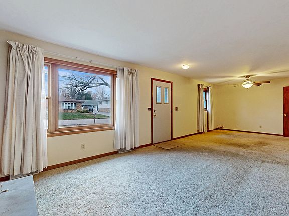 4th image of 35 McDonald Ln