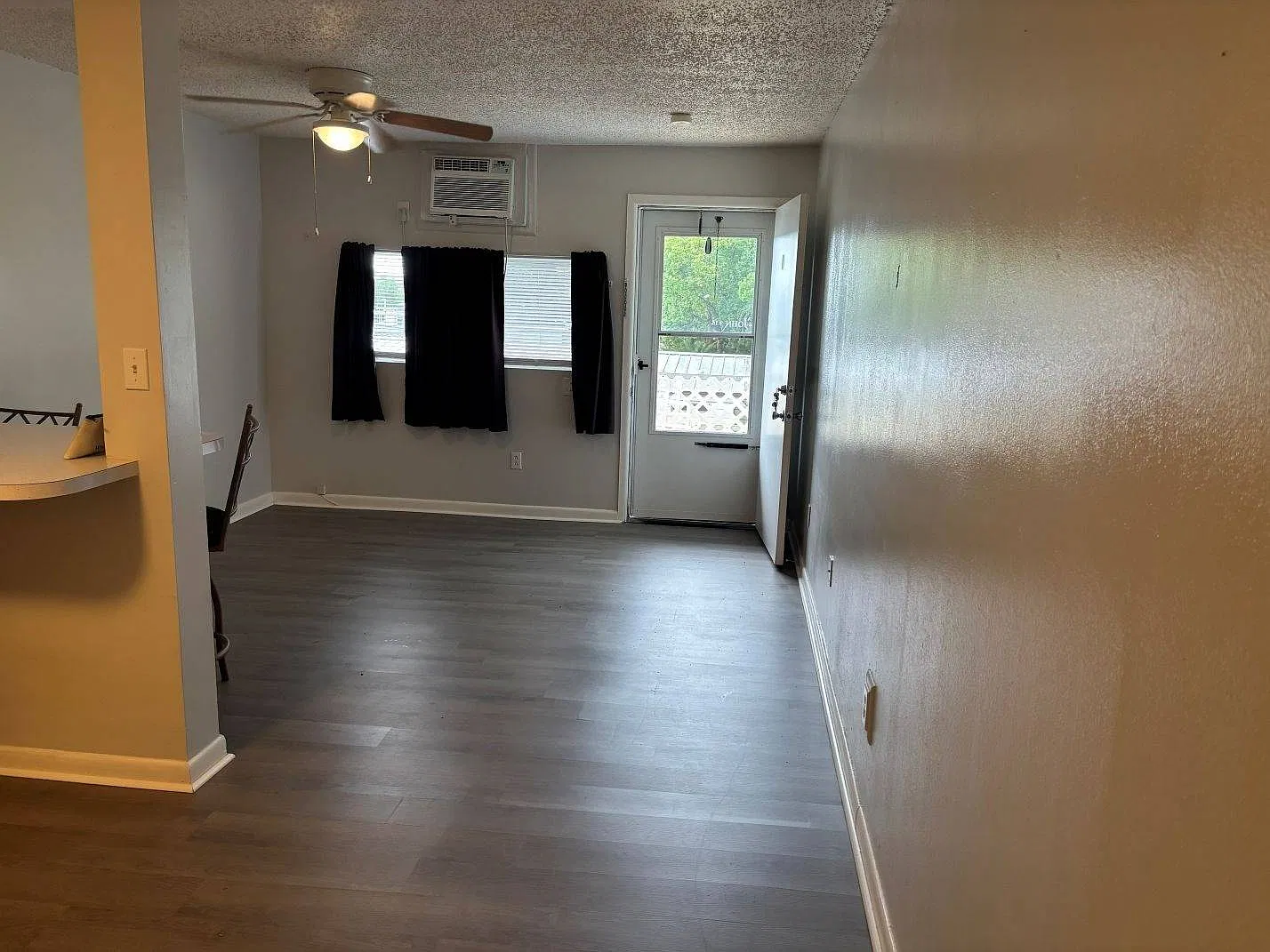 1 bed, 1.0 bath, $800 — Photo 2