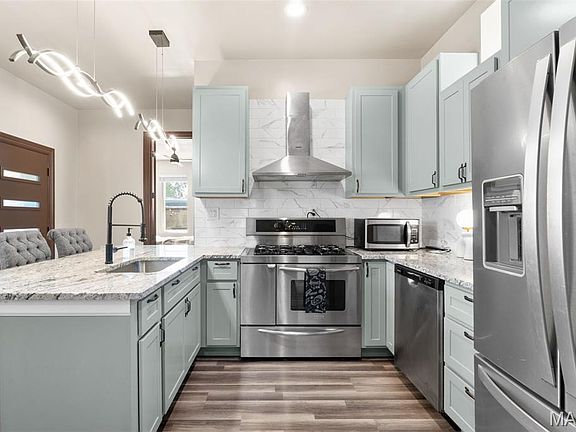 3rd image of 3728 Phillips Pl