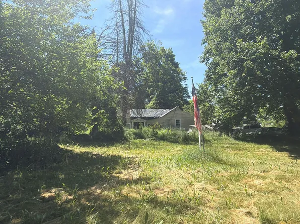 6323 Tuscarawas Rd, Industry, PA 15052