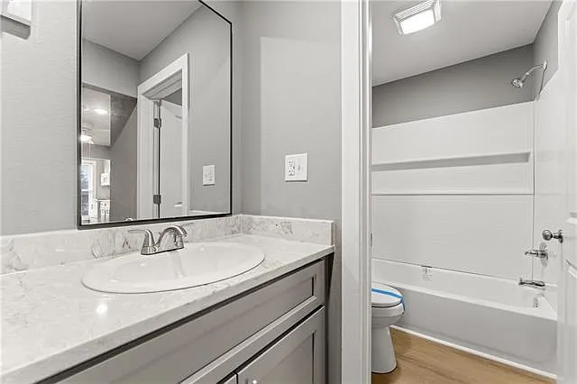 103 N Scanlan St #11 — Photo 9