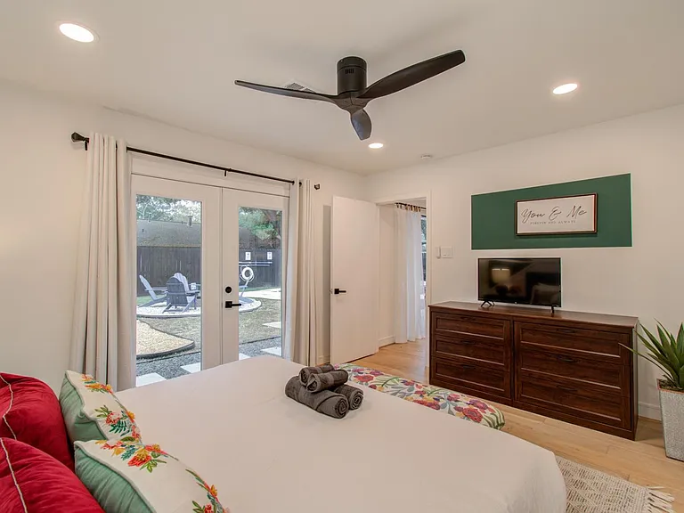 9219 Kempwood Dr — Photo 10