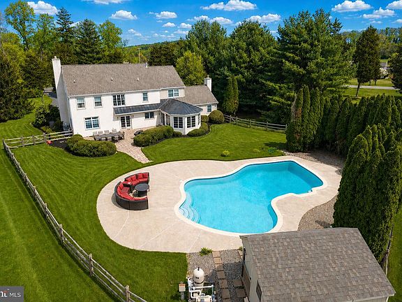 3rd image of 2268 Beaver Hill Rd