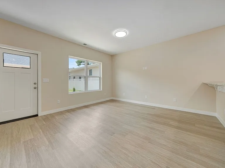 105 E Ensey St #A — Photo 2
