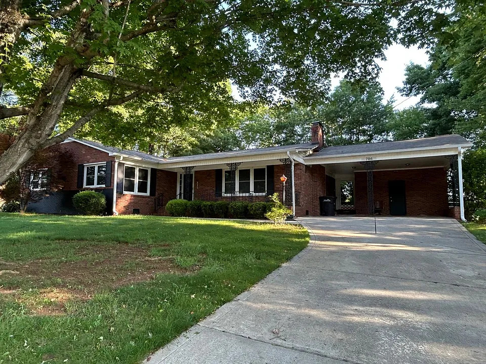 706 Hedrick Dr