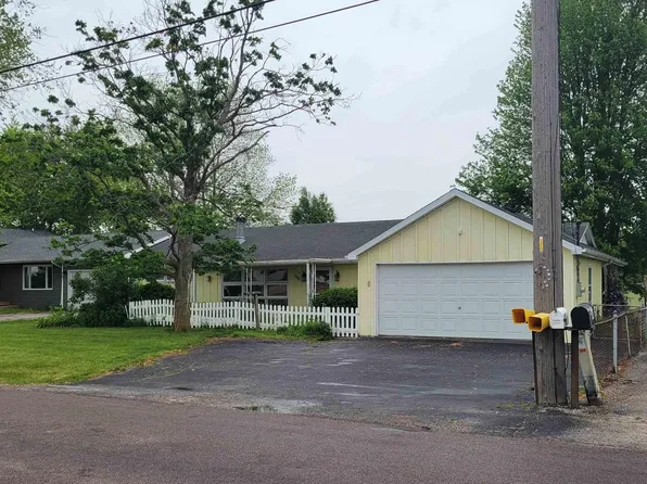 706 W Muller Rd, East Peoria, IL 61611