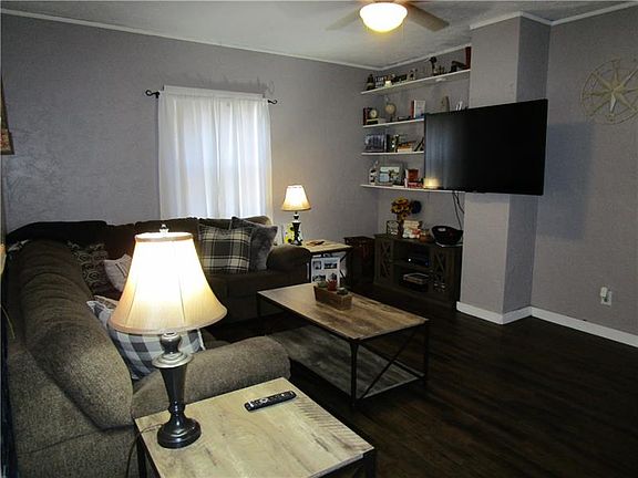5th image of 115 Loyalhanna Ave