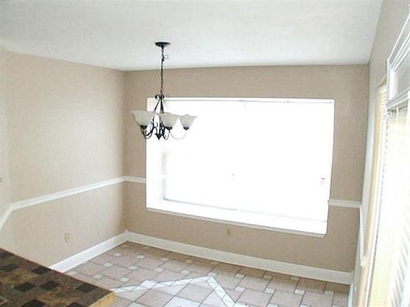 3rd image of 322 Westminster Dr