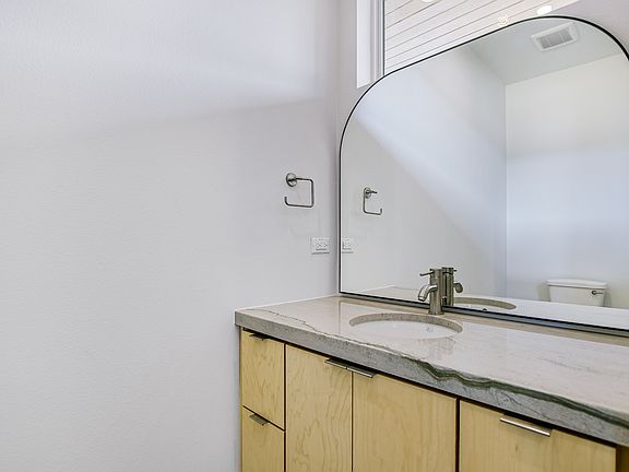 4th image of 1701 W Saint Johns Ave #2
