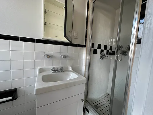 Rented by Queens Apartments Realty LLC | media 16