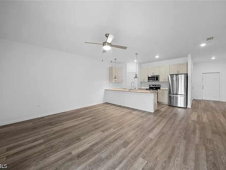 26481 Sandhill Blvd — Photo 11