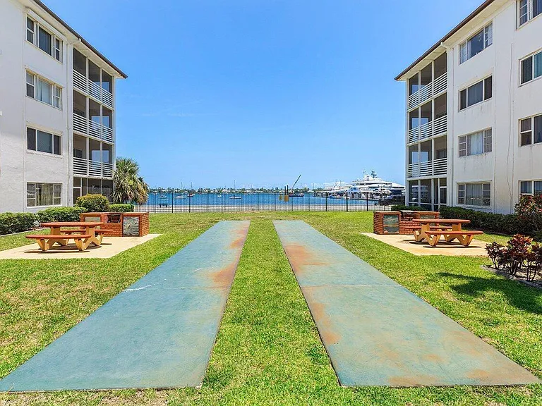 4500 N Flagler Dr #C9 — Photo 9