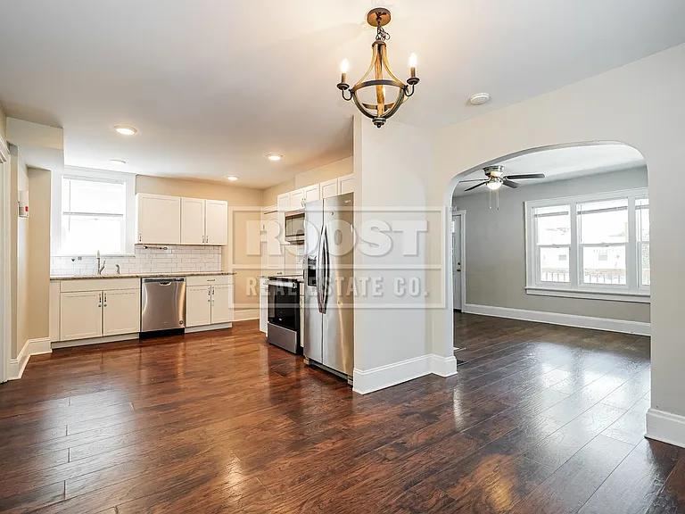 1260 S Champion Ave — Photo 5