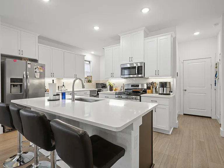 1013 Carnation Dr — Photo 13