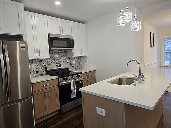 5th image of 15 Howard St Floor 2