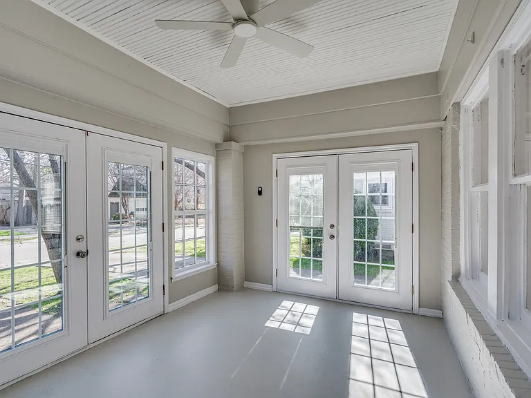 5011 Parkland Ave — Photo 2