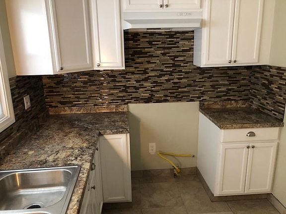 4th image of 837 W 40th Pl