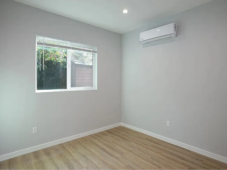369 N Waverly St — Photo 8