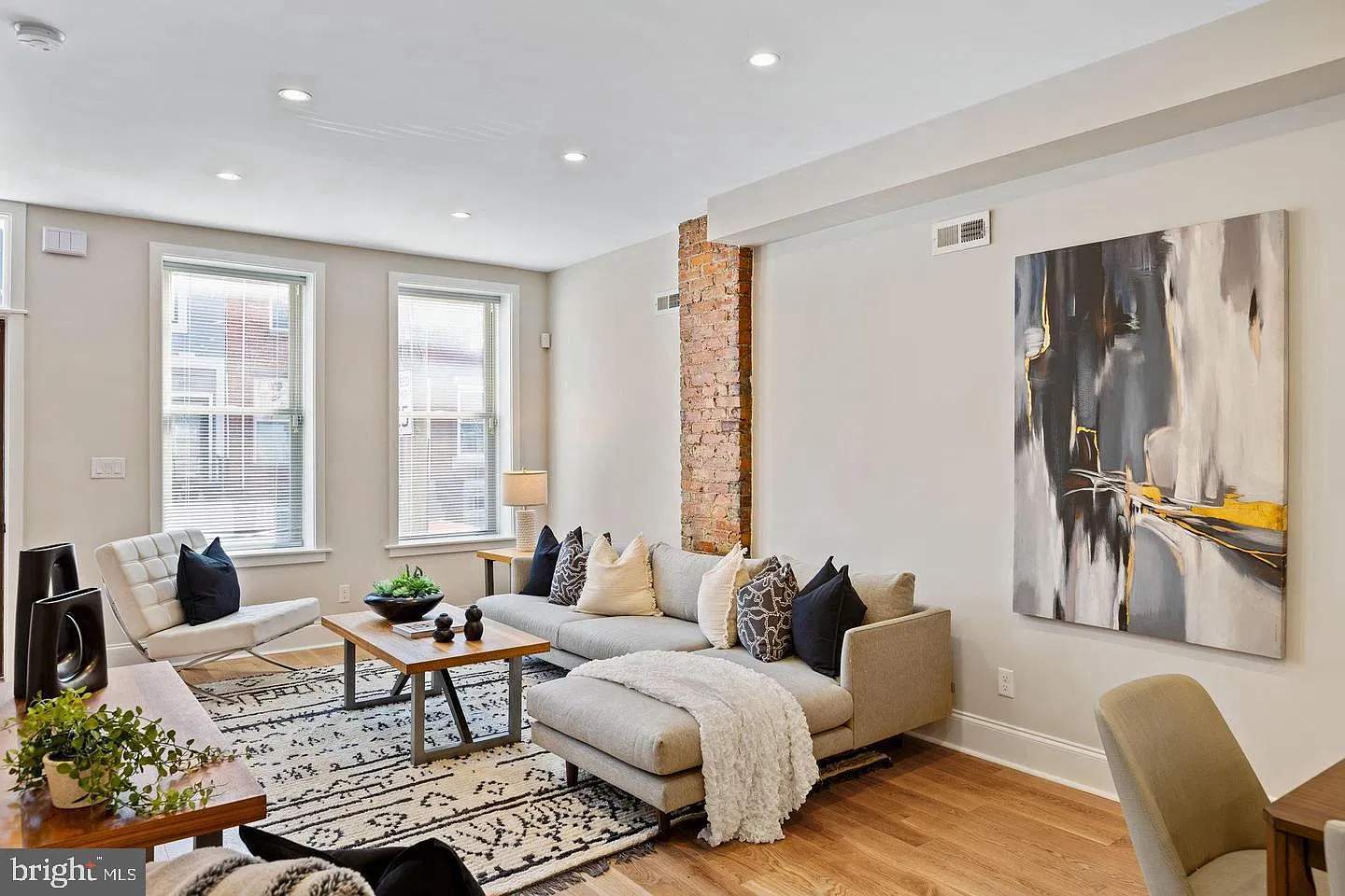 3 bed, 2.5 bath, 2050 sqft, $2,600 — Photo 1