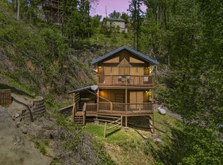628 Woodland Dr, Gatlinburg, TN 37738