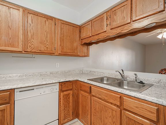 4th image of 204 4th St SE Unit B1