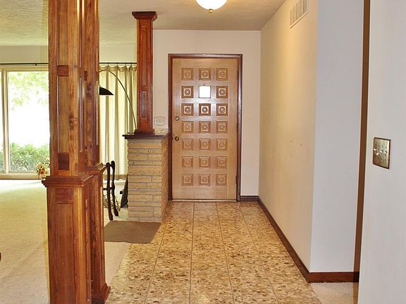 2nd image of 110 N Wilhelm Ave