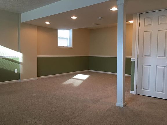 2nd image of 1127 Oakwood Dr